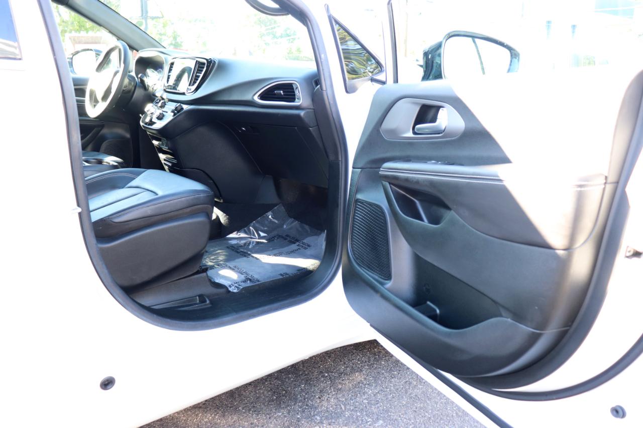 Chrysler Pacifica Select FWD 2027