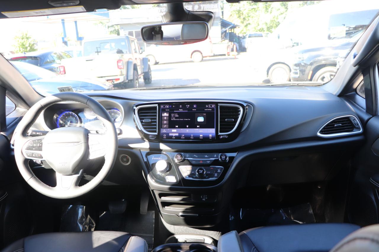 Chrysler Pacifica Select FWD 2027