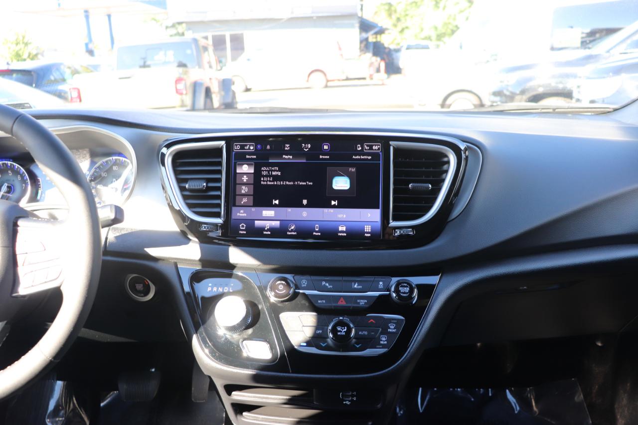 Chrysler Pacifica Select FWD 2027