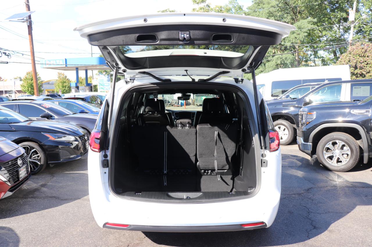 Chrysler Pacifica Select FWD 2027