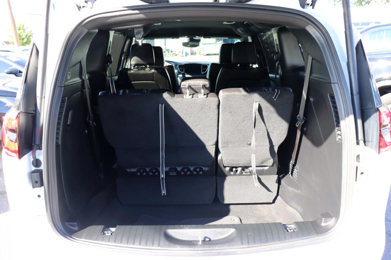 Chrysler Pacifica Select FWD 2027