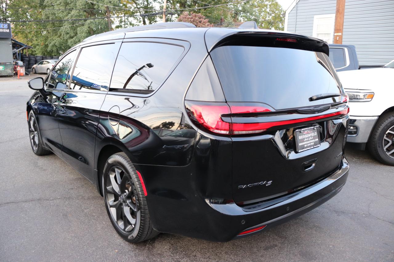 Chrysler Pacifica Limited FWD 2025