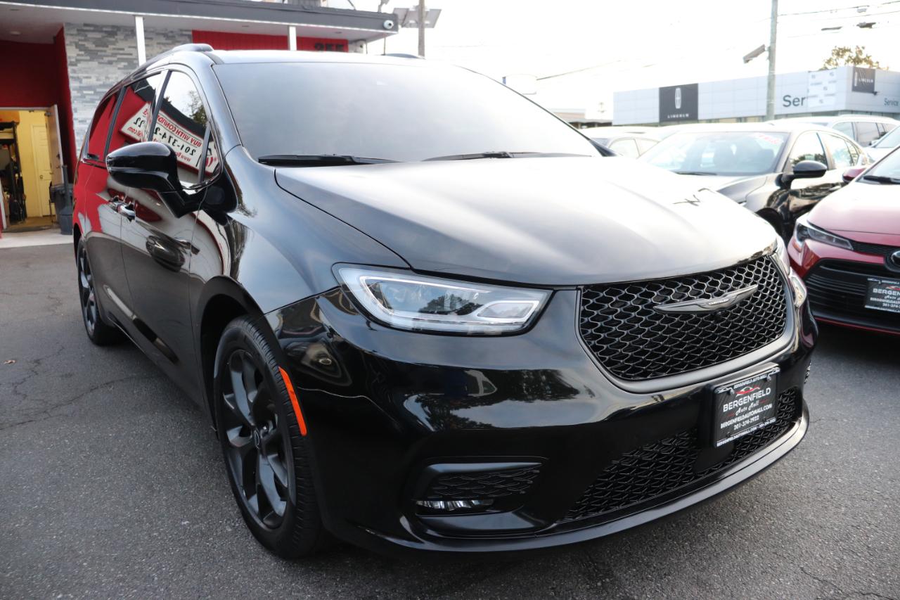Chrysler Pacifica Limited FWD 2025