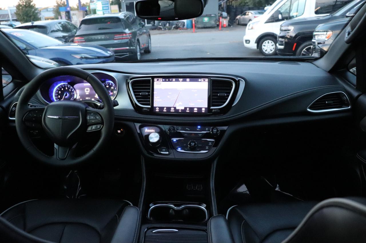 Chrysler Pacifica Limited FWD 2025