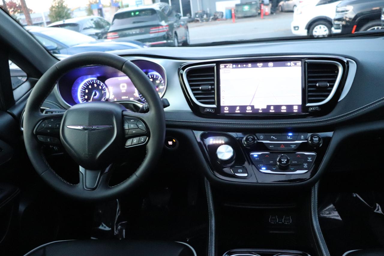 Chrysler Pacifica Limited FWD 2025