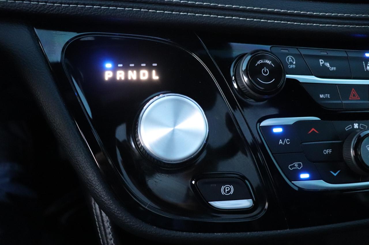 Chrysler Pacifica Limited FWD 2025