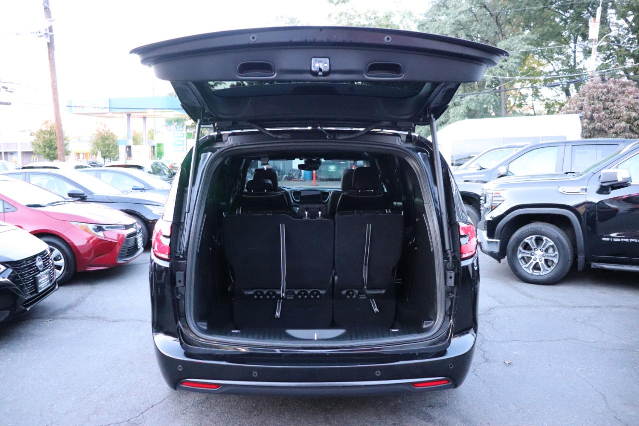 Chrysler Pacifica Limited FWD 2025