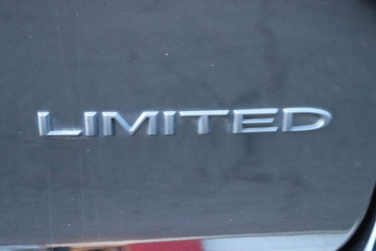 Chrysler Pacifica Limited FWD 2025