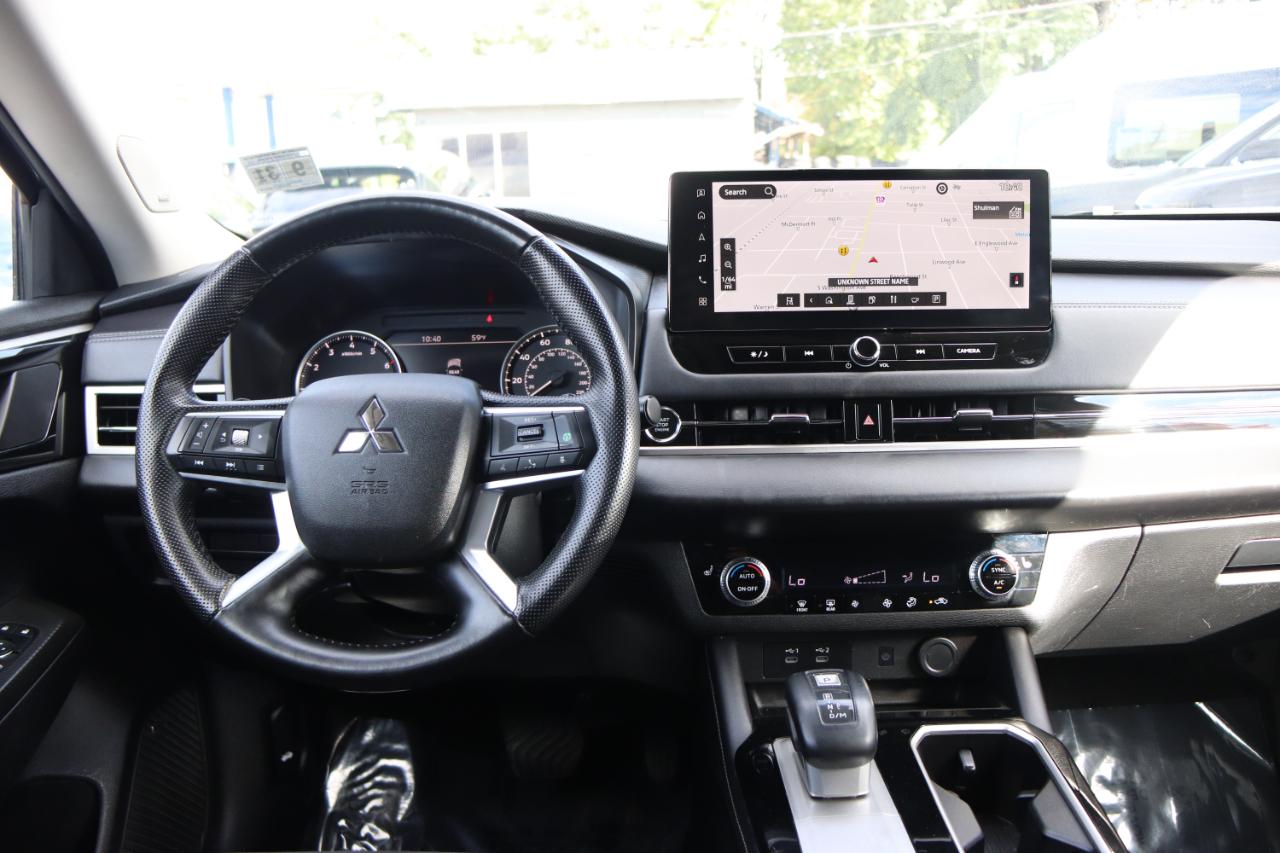 Mitsubishi Outlander SE FWD 2025