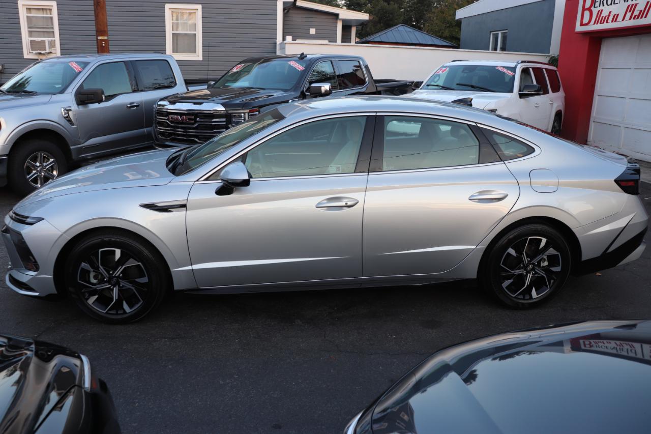 Hyundai Sonata SEL FWD 2025