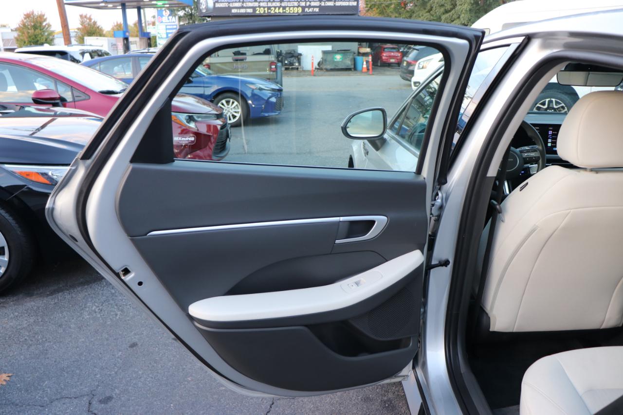 Hyundai Sonata SEL FWD 2025