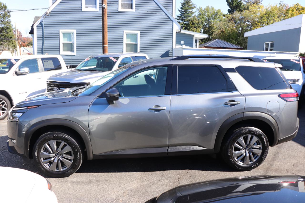 Nissan Pathfinder SV 2WD 2024
