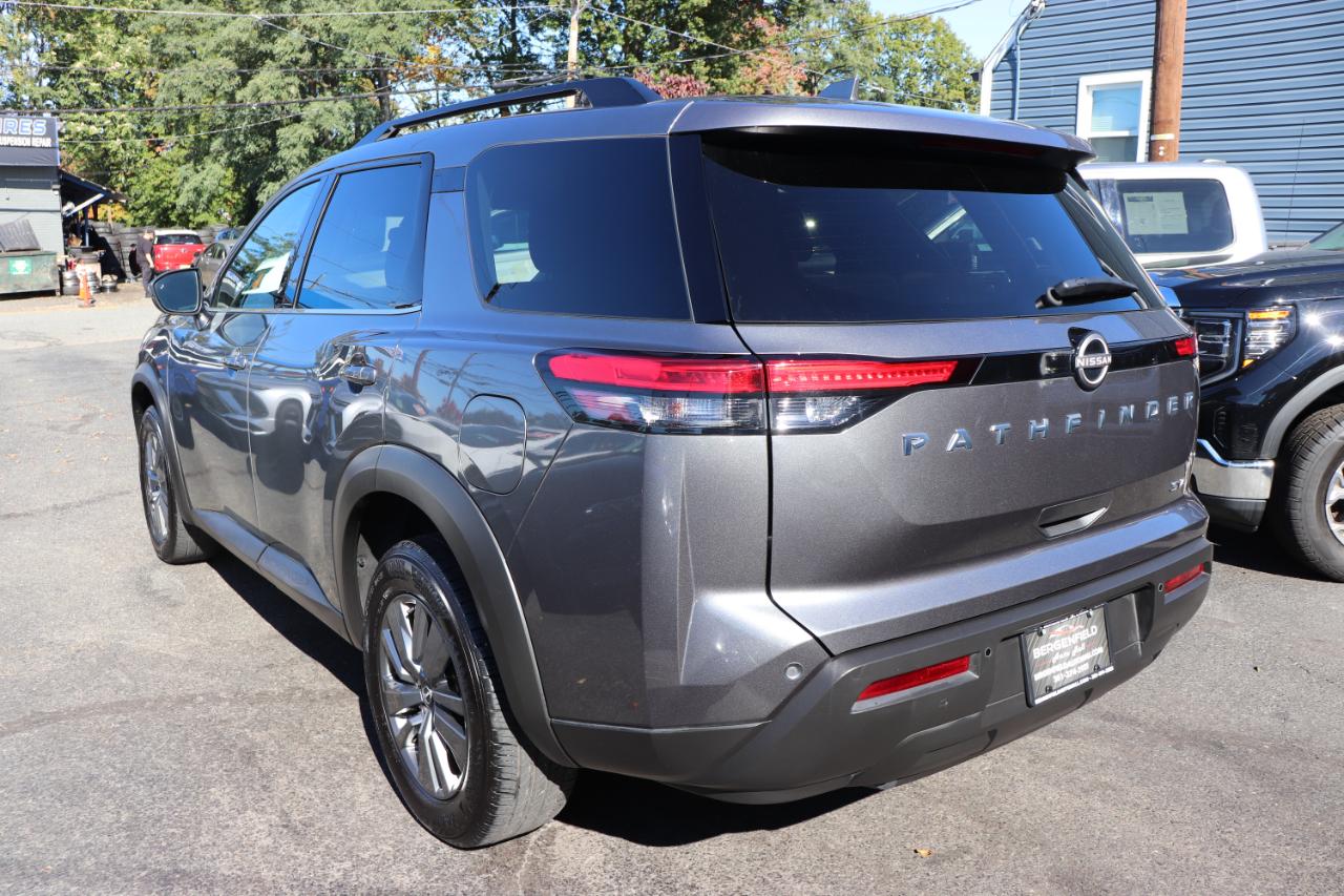 Nissan Pathfinder SV 2WD 2024