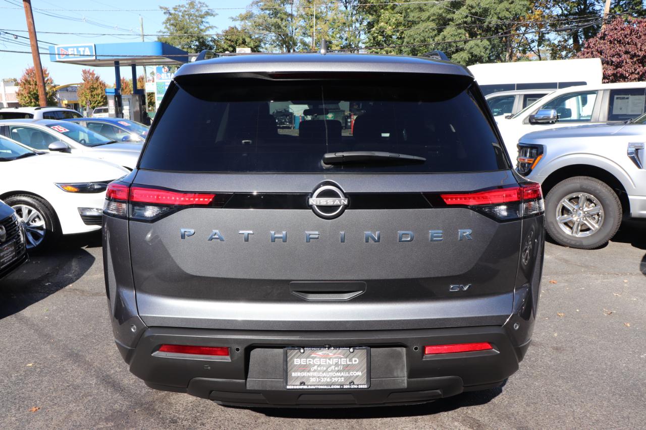 Nissan Pathfinder SV 2WD 2024