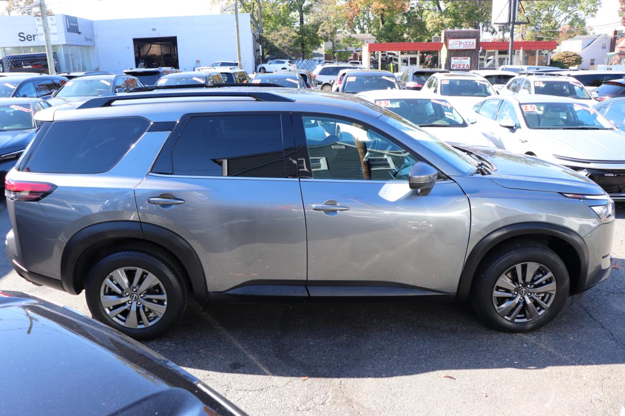 Nissan Pathfinder SV 2WD 2024
