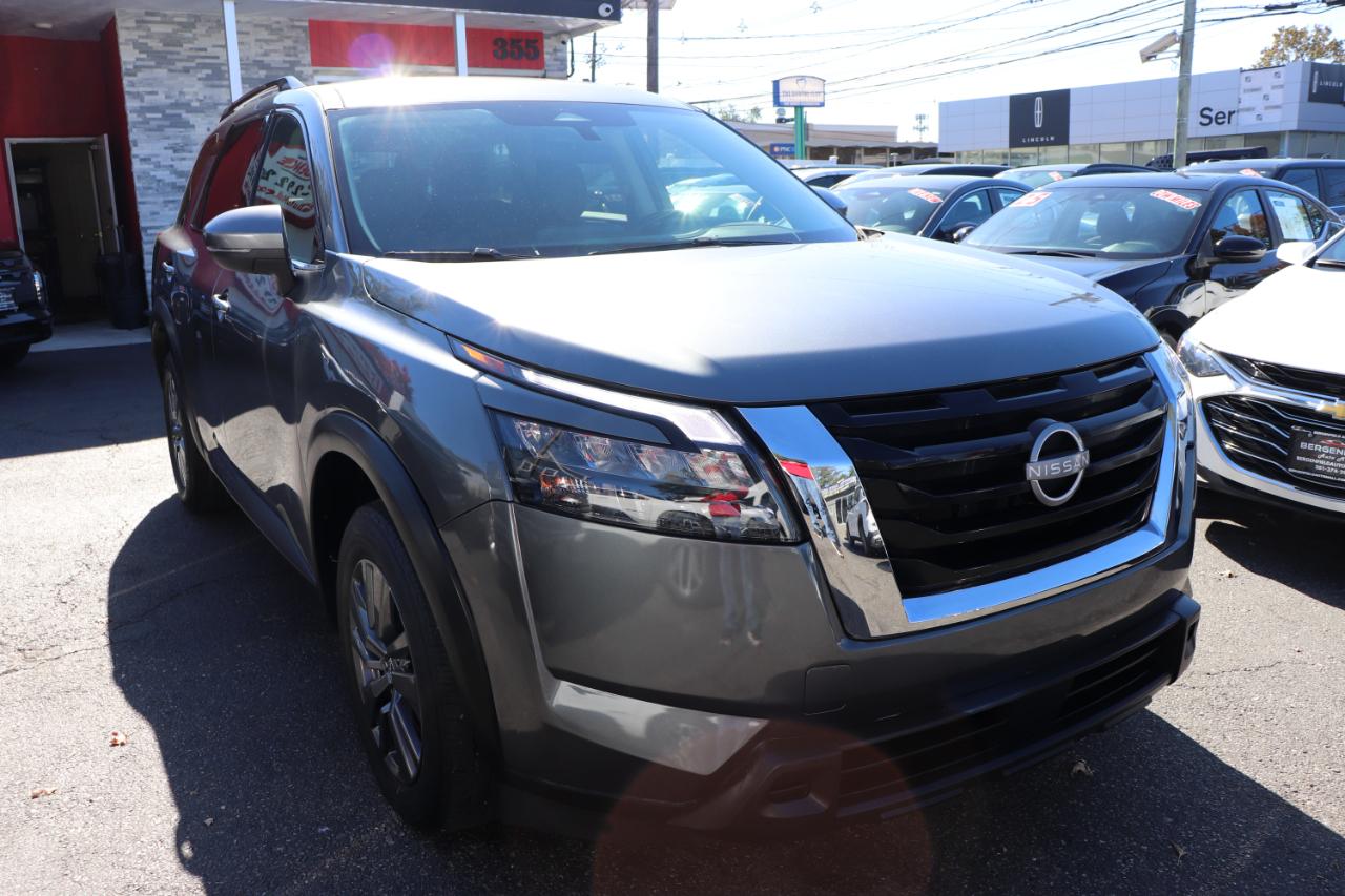 Nissan Pathfinder SV 2WD 2024