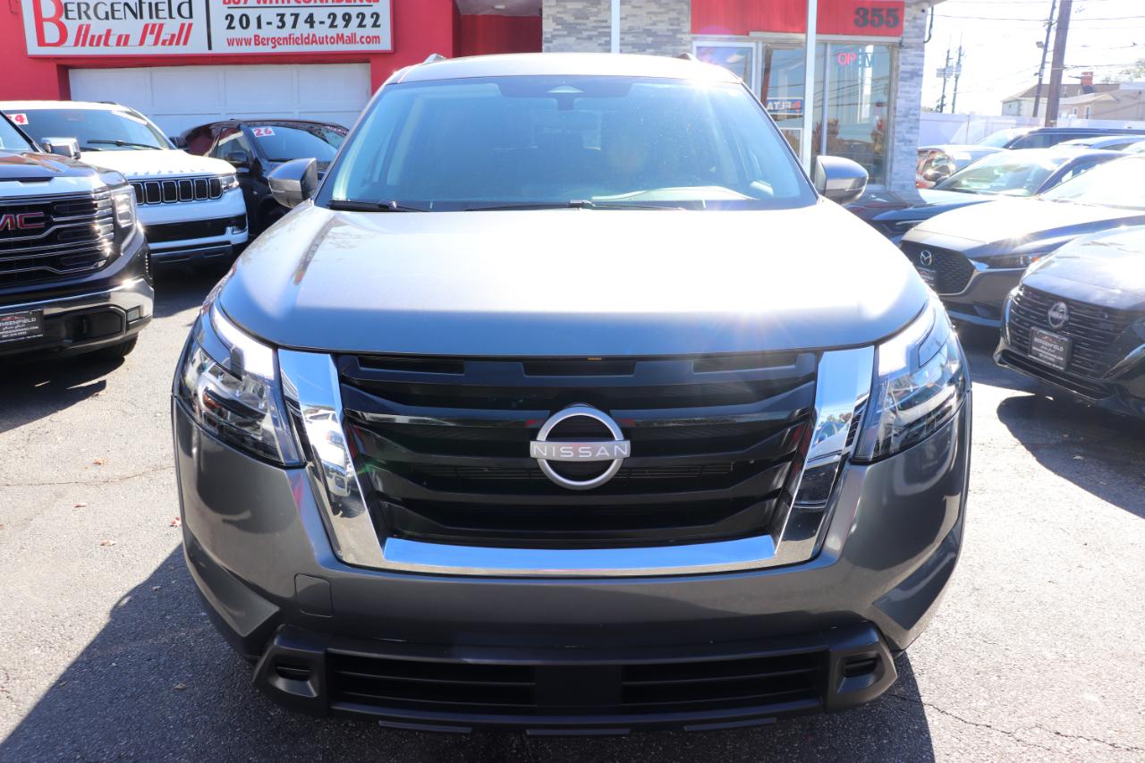 Nissan Pathfinder SV 2WD 2024