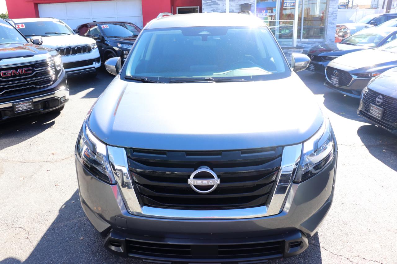 Nissan Pathfinder SV 2WD 2024