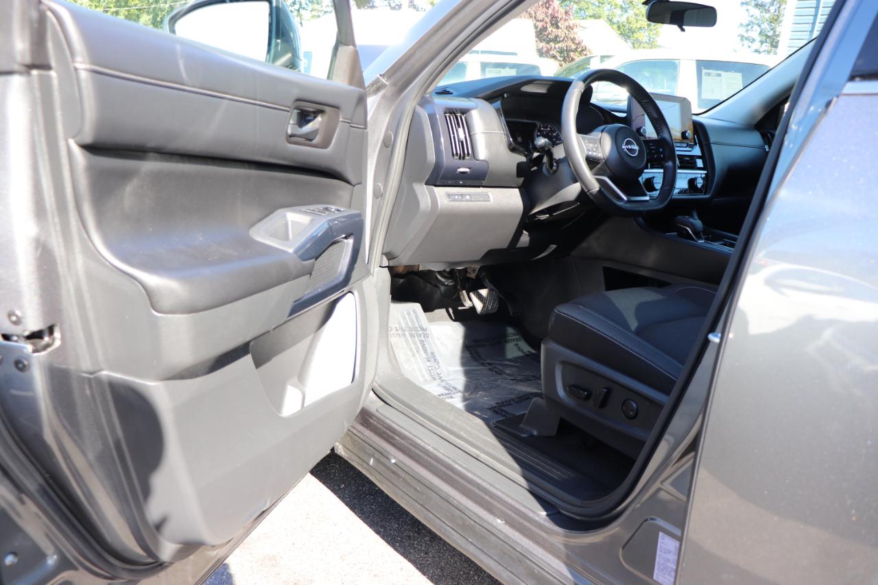 Nissan Pathfinder SV 2WD 2024