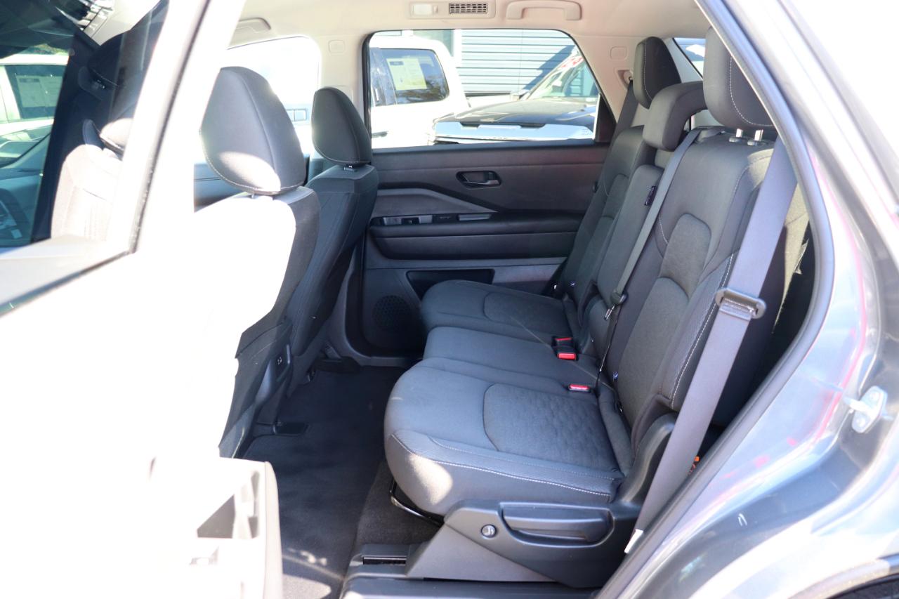 Nissan Pathfinder SV 2WD 2024