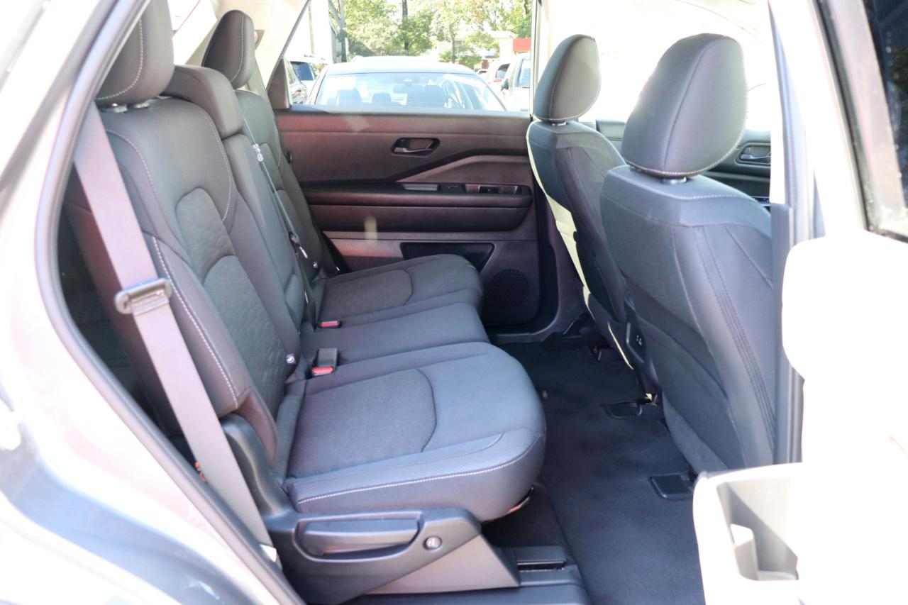 Nissan Pathfinder SV 2WD 2024
