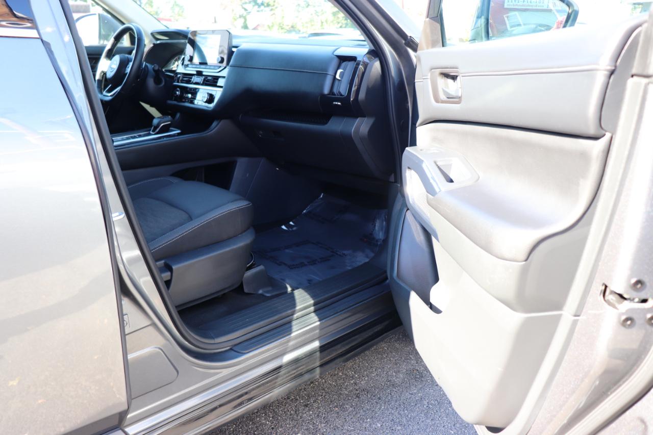 Nissan Pathfinder SV 2WD 2024