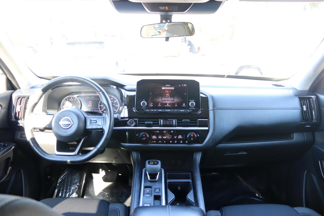Nissan Pathfinder SV 2WD 2024