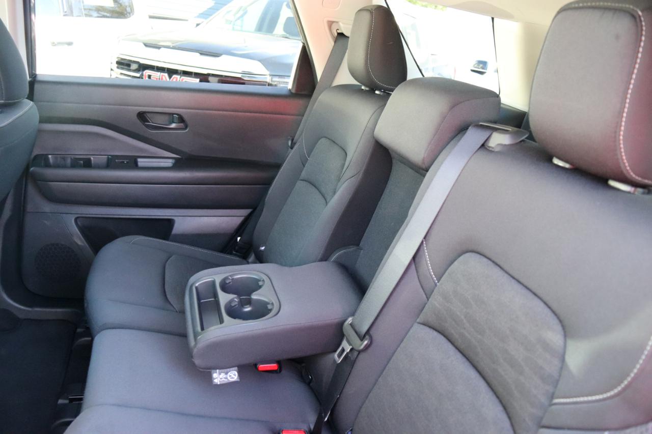 Nissan Pathfinder SV 2WD 2024