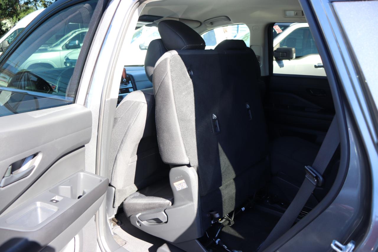 Nissan Pathfinder SV 2WD 2024