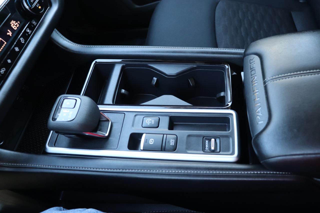 Nissan Pathfinder SV 2WD 2024