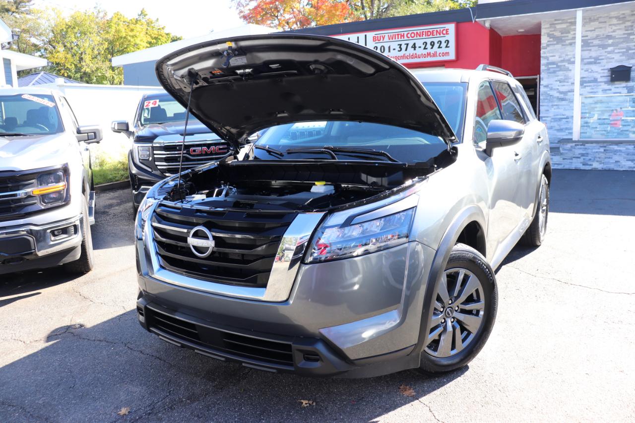 Nissan Pathfinder SV 2WD 2024
