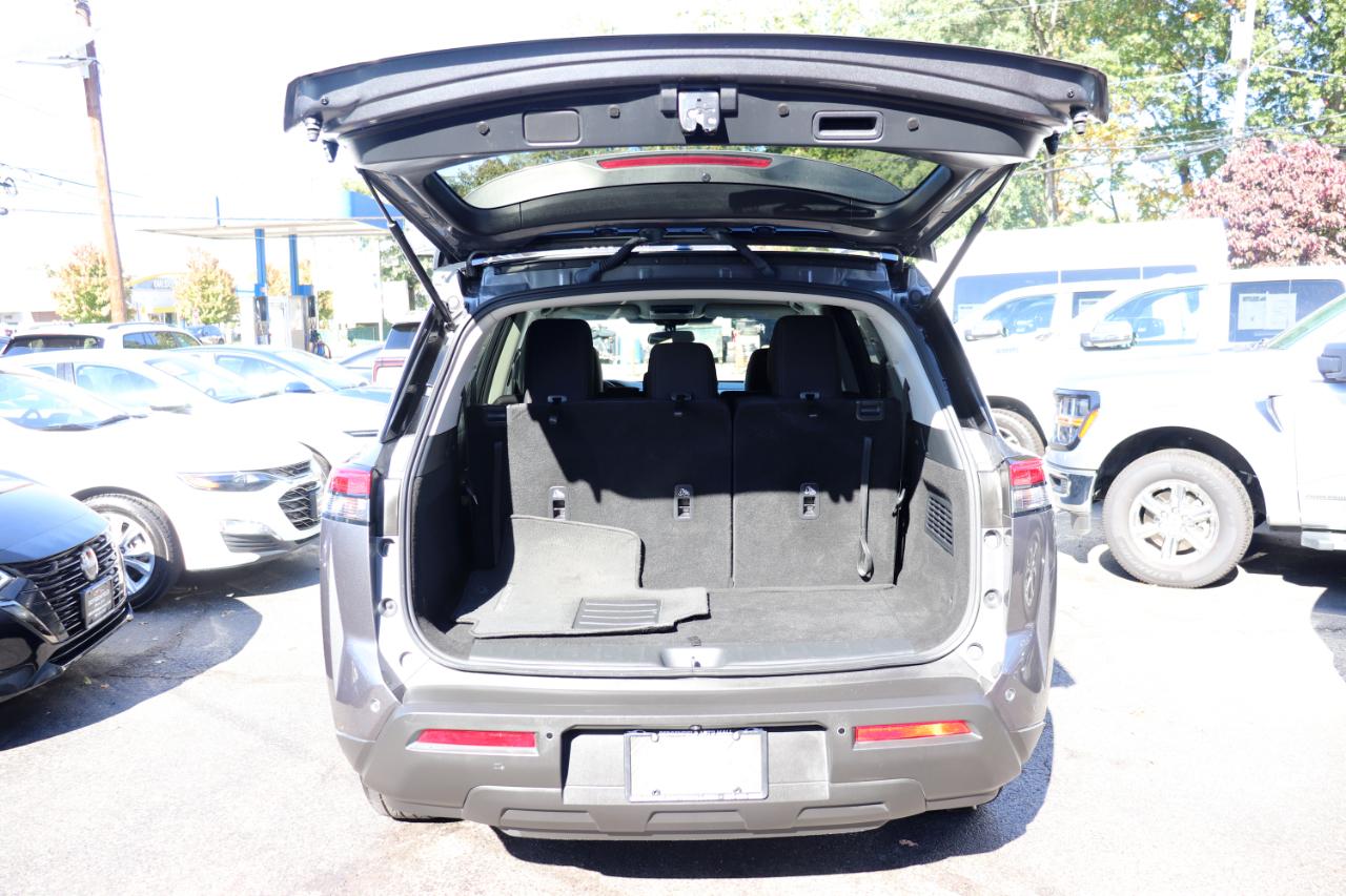 Nissan Pathfinder SV 2WD 2024