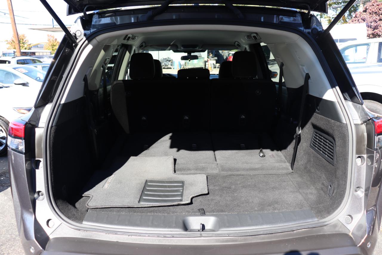 Nissan Pathfinder SV 2WD 2024