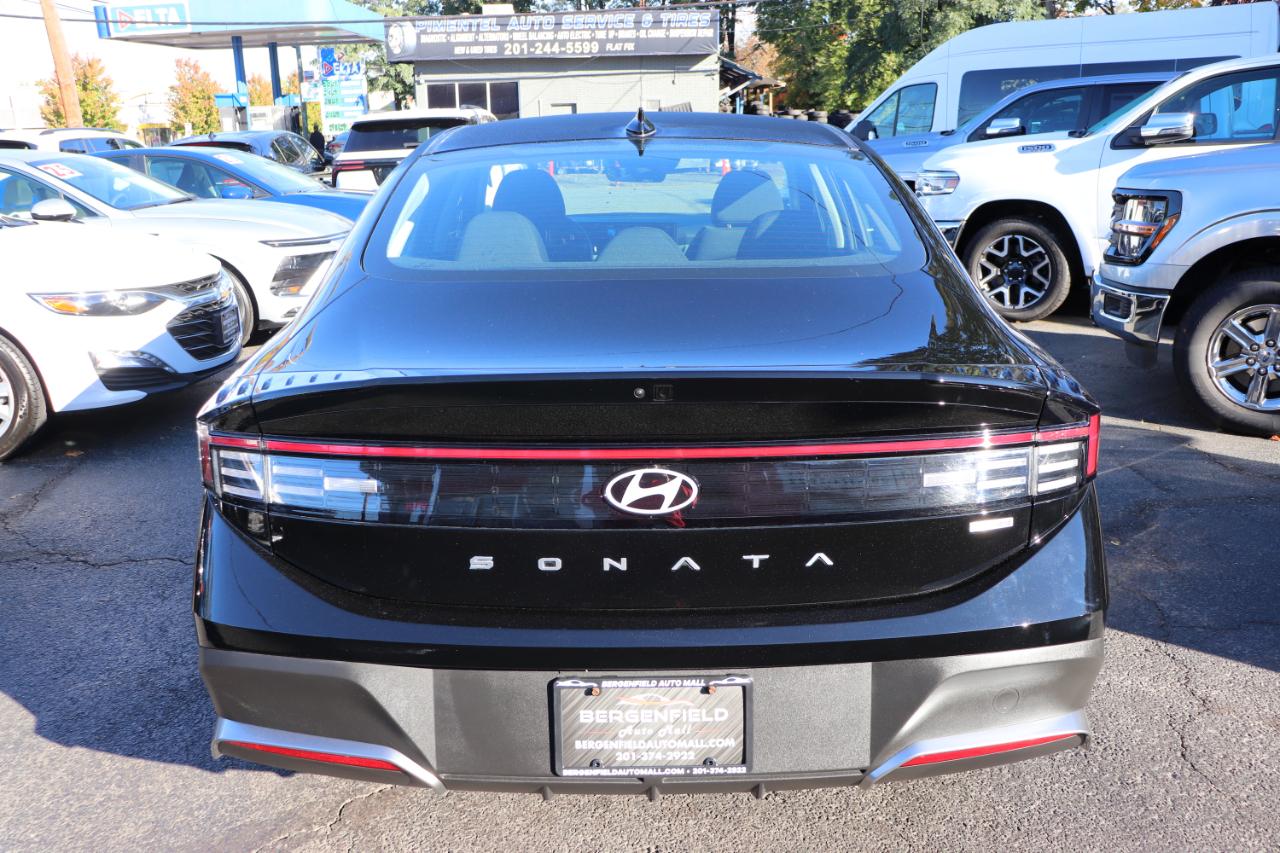 Hyundai Sonata Hybrid Blue FWD 2026