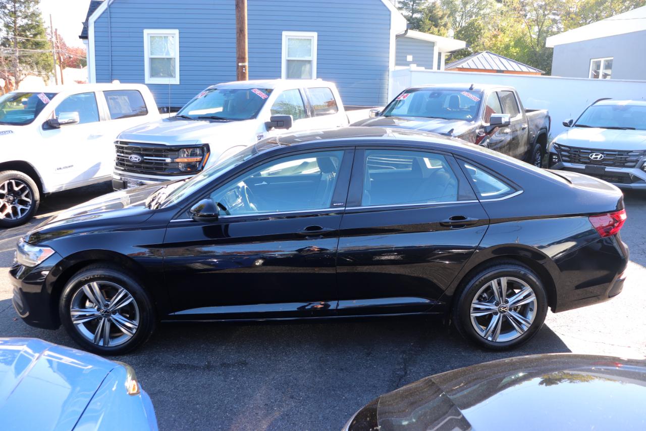 Volkswagen Jetta SE Auto 2024