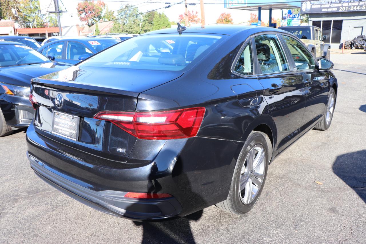 Volkswagen Jetta SE Auto 2024