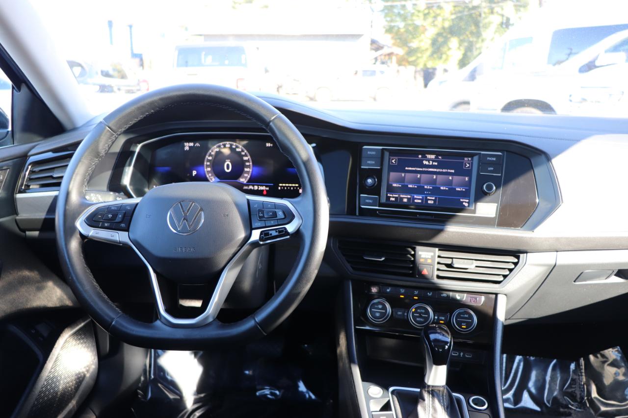 Volkswagen Jetta SE Auto 2024