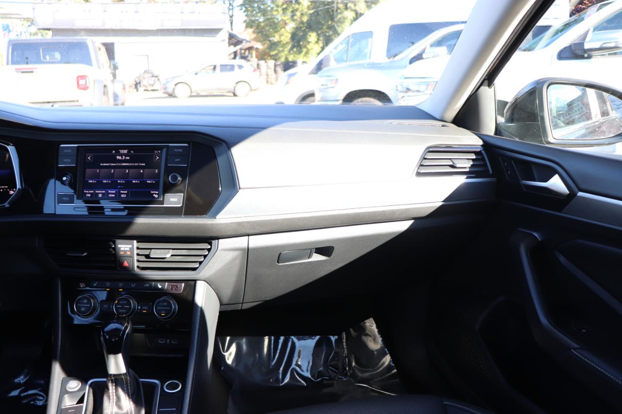 Volkswagen Jetta SE Auto 2024