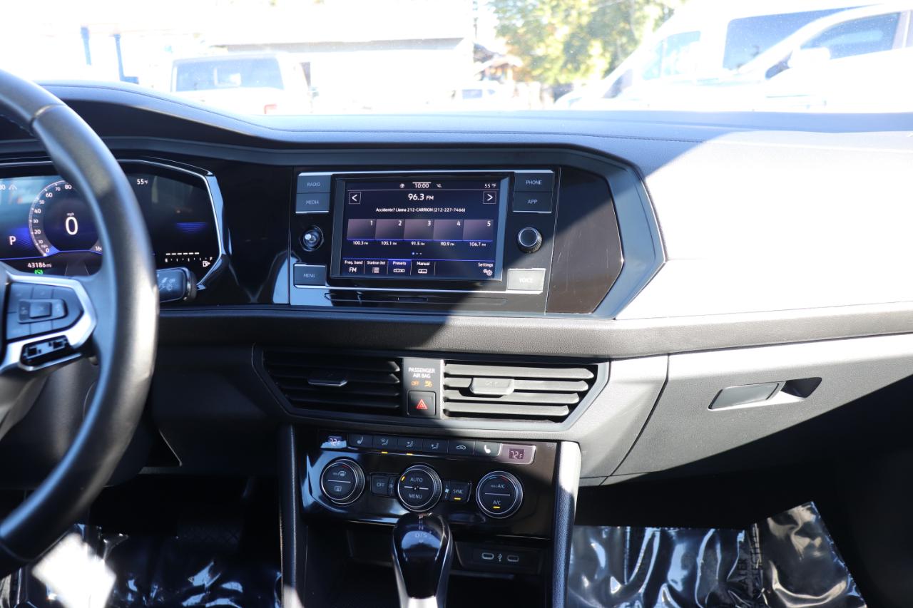 Volkswagen Jetta SE Auto 2024