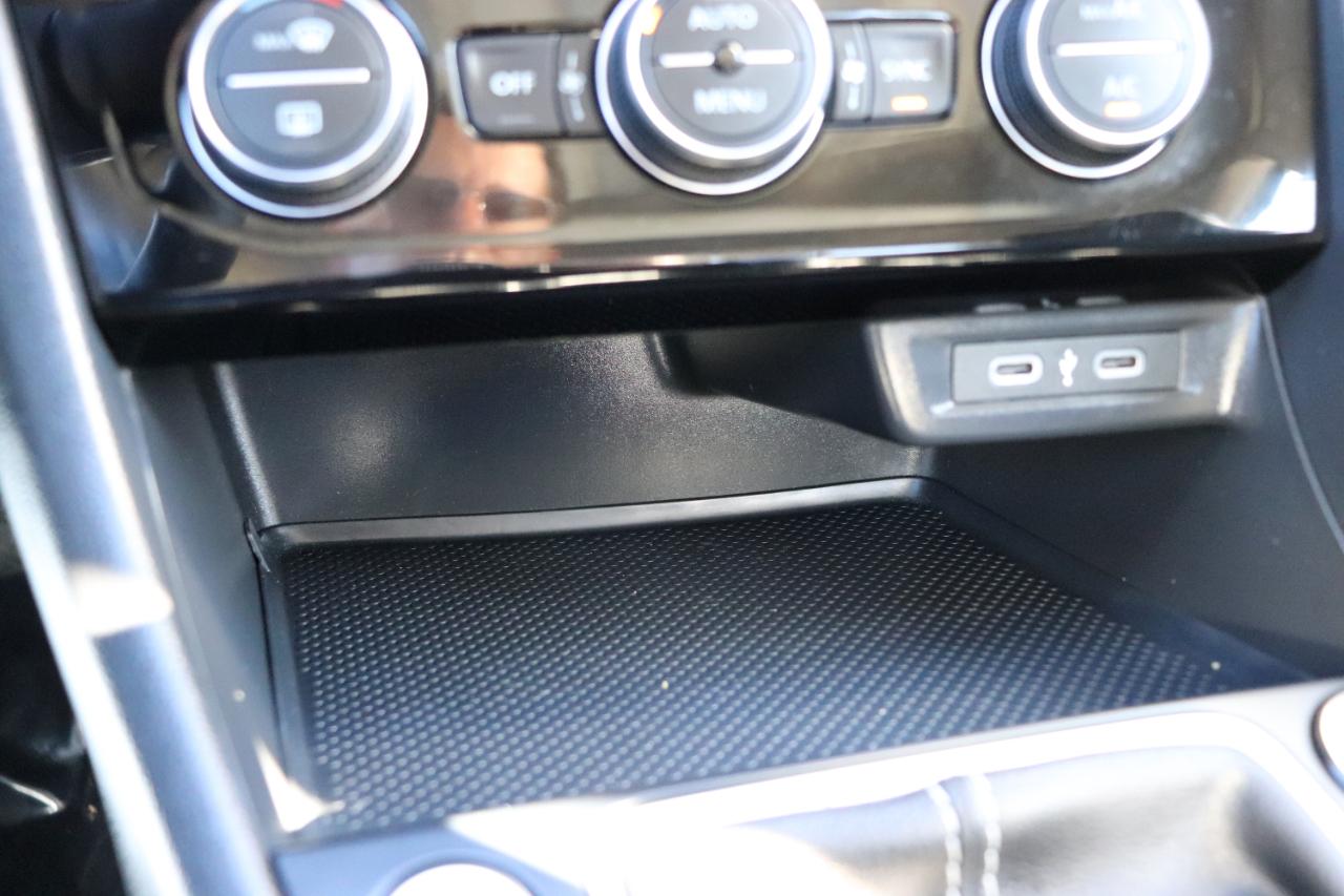 Volkswagen Jetta SE Auto 2024