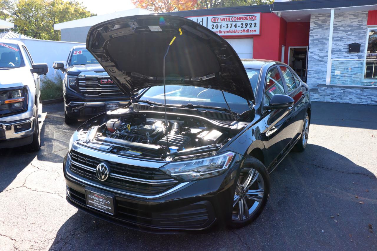 Volkswagen Jetta SE Auto 2024