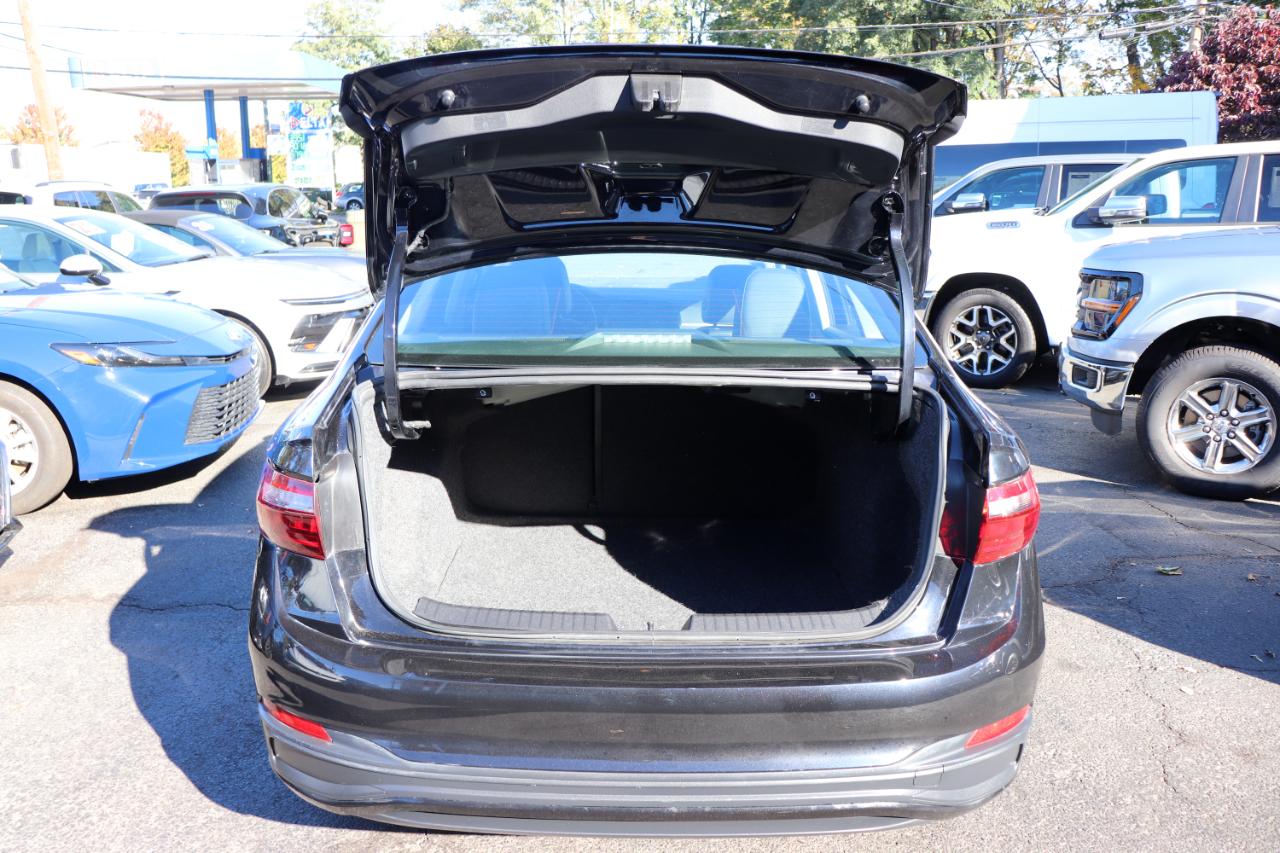 Volkswagen Jetta SE Auto 2024