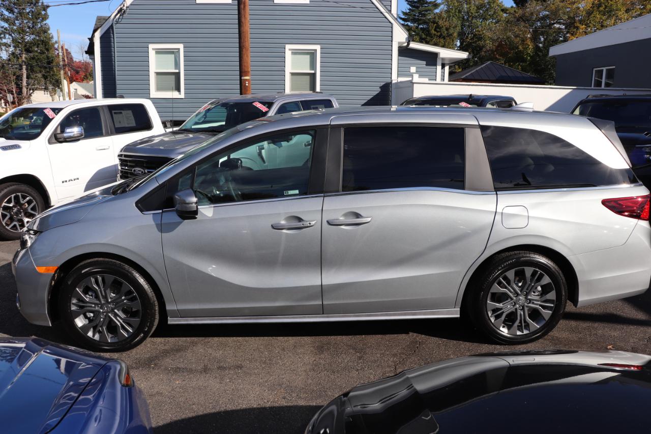 Honda Odyssey Touring Auto 2027