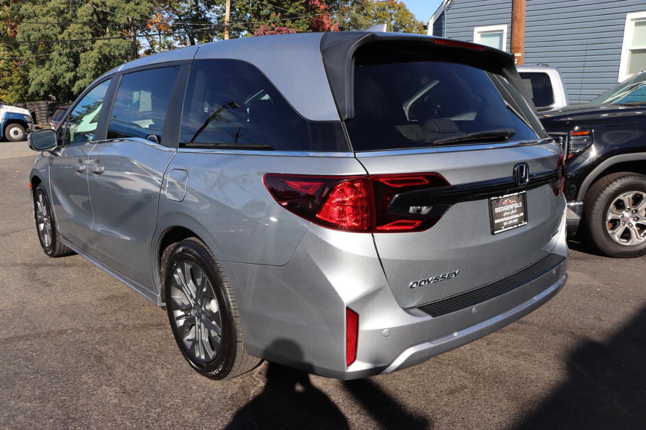 Honda Odyssey Touring Auto 2027