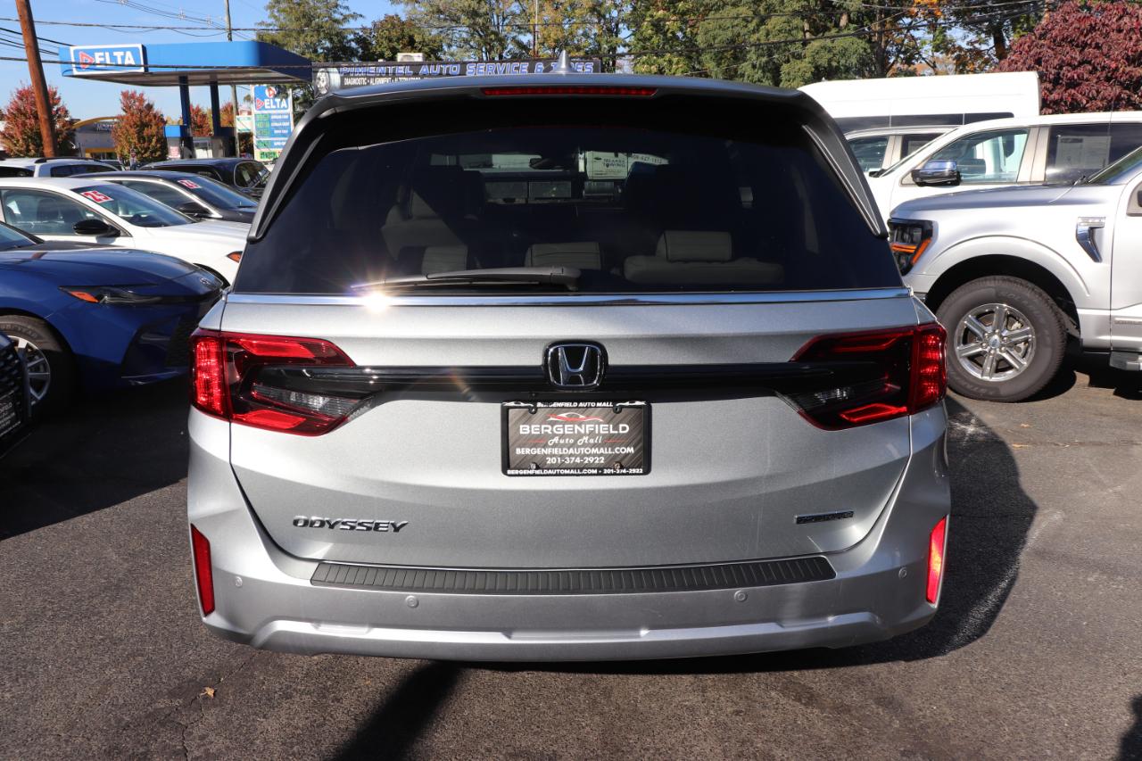 Honda Odyssey Touring Auto 2027