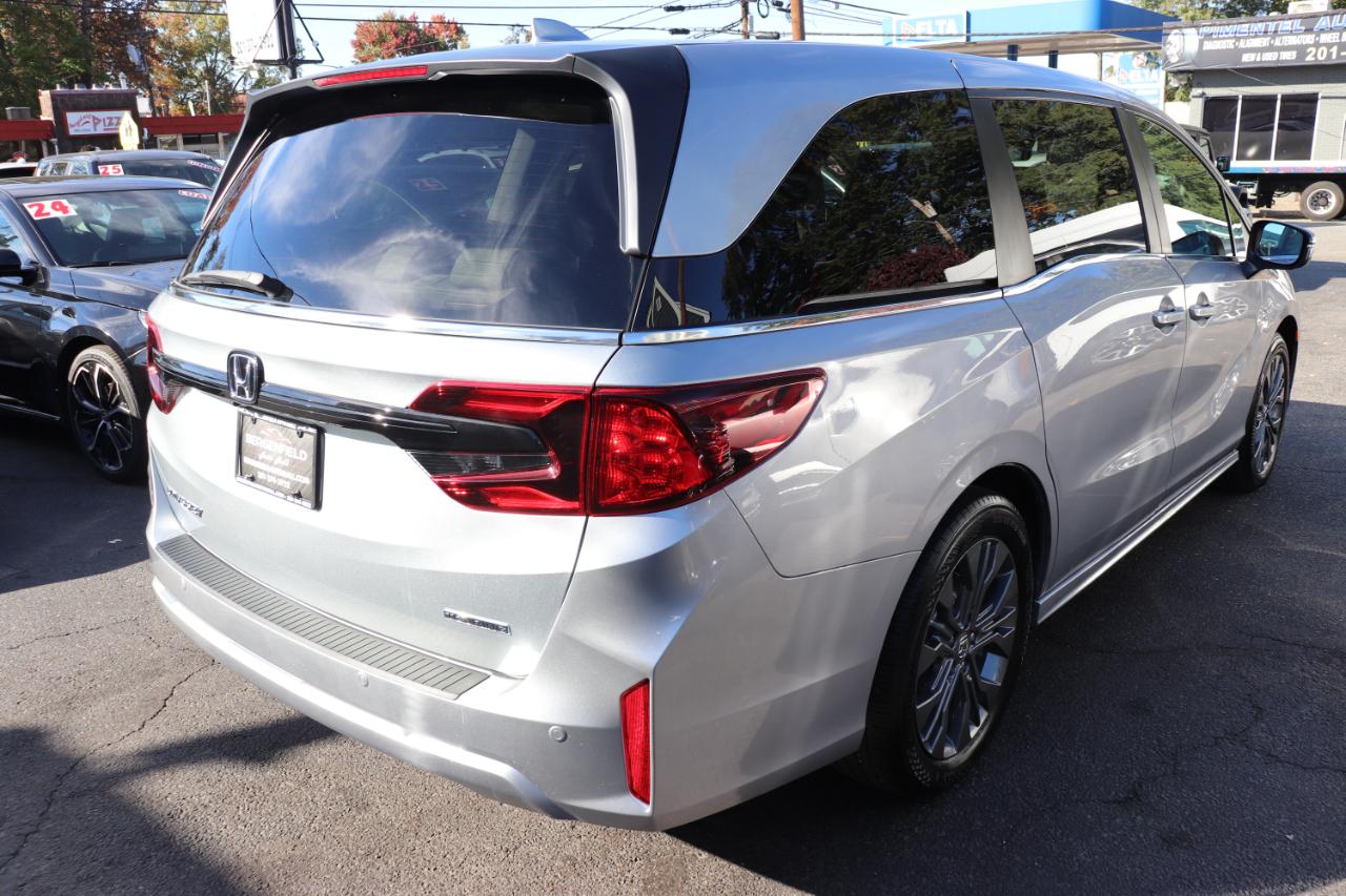 Honda Odyssey Touring Auto 2027