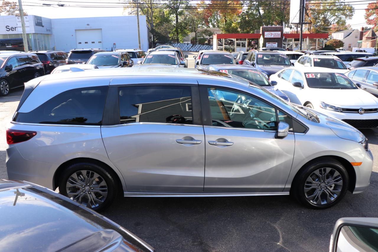 Honda Odyssey Touring Auto 2027