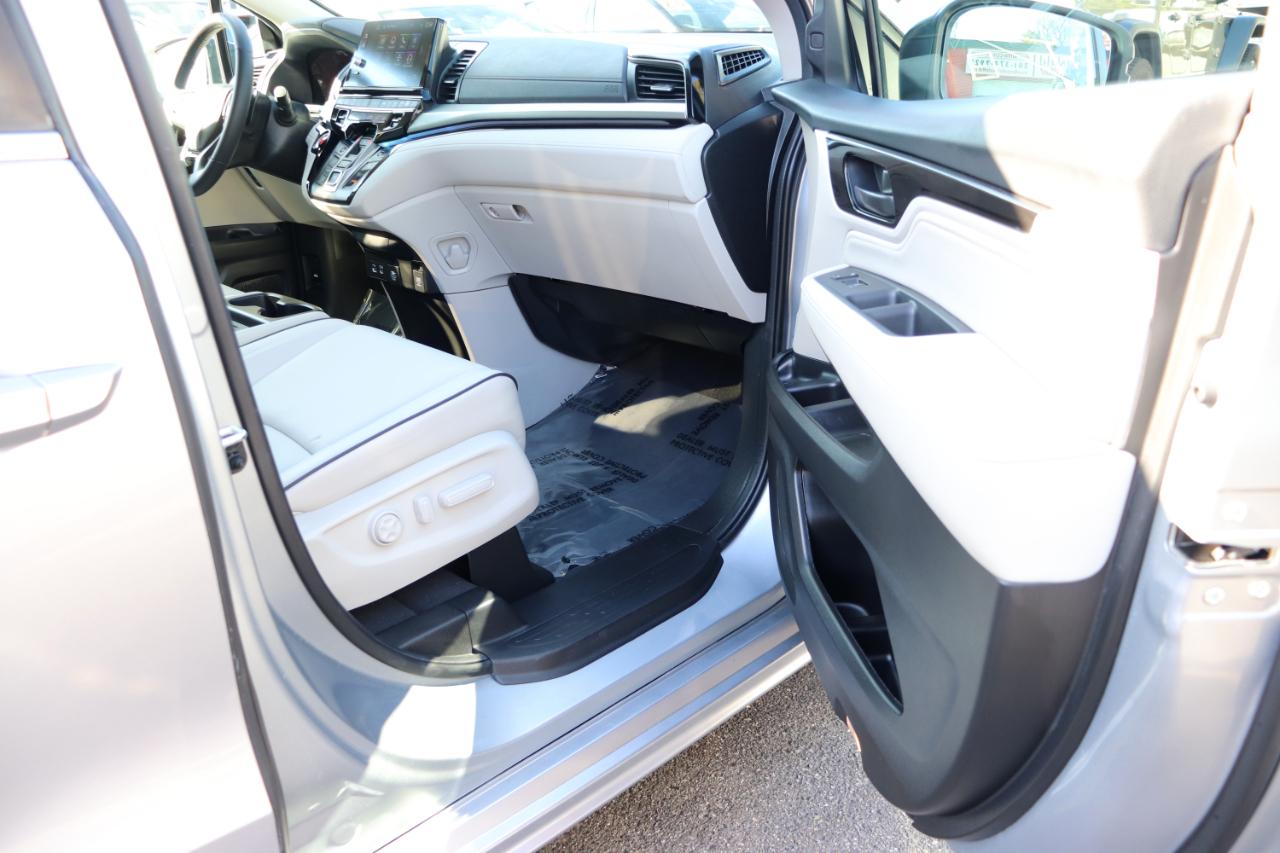 Honda Odyssey Touring Auto 2027