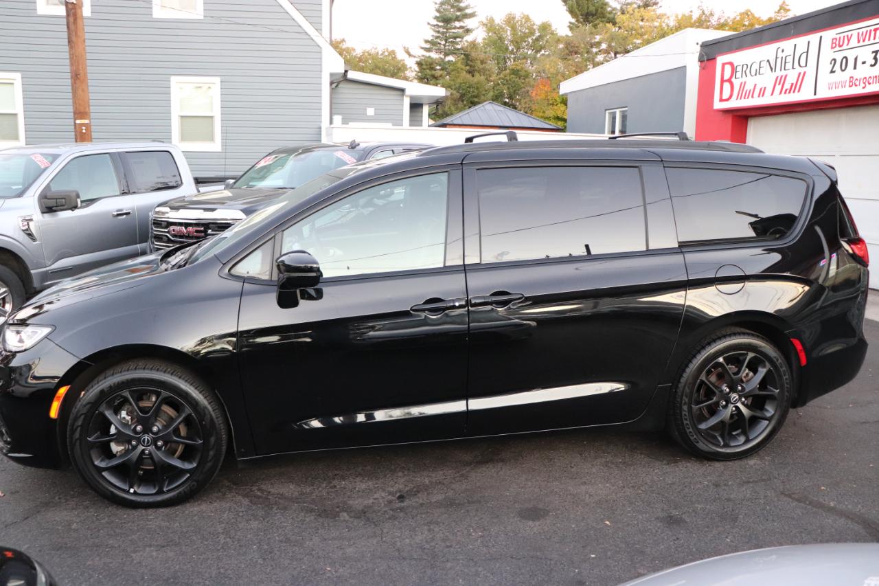 Chrysler Pacifica Limited FWD 2025