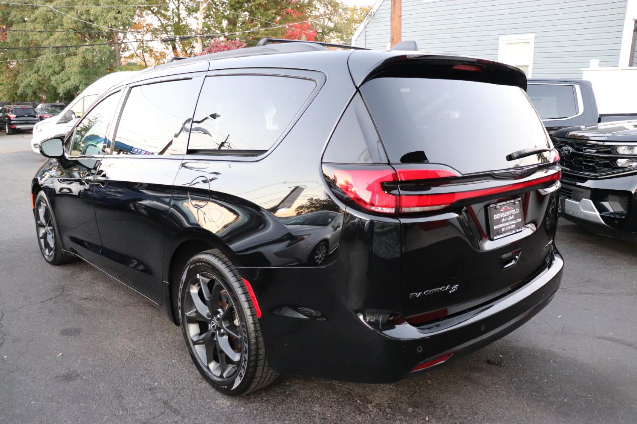 Chrysler Pacifica Limited FWD 2025